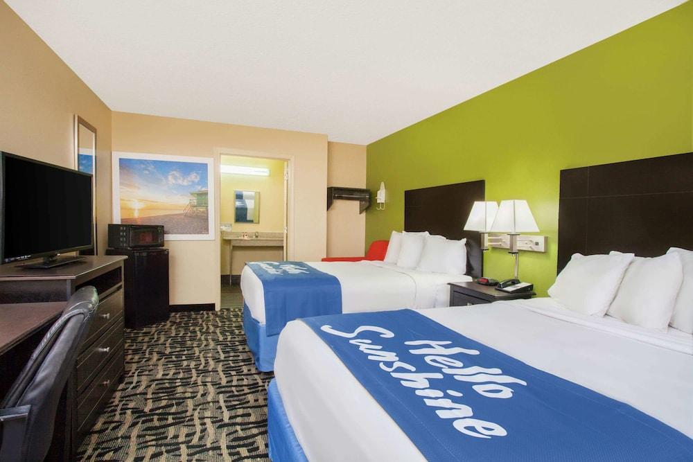 Days Inn By Wyndham Pensacola I-10 Ferry Pass Exterior foto