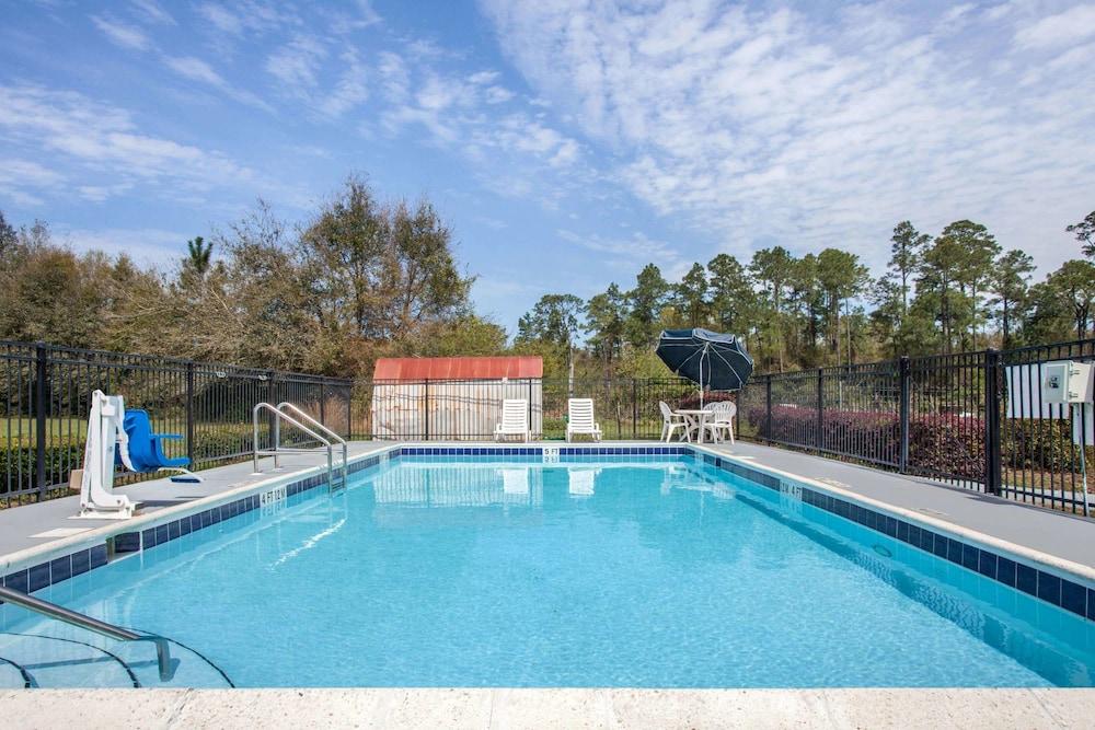 Days Inn By Wyndham Pensacola I-10 Ferry Pass Exterior foto