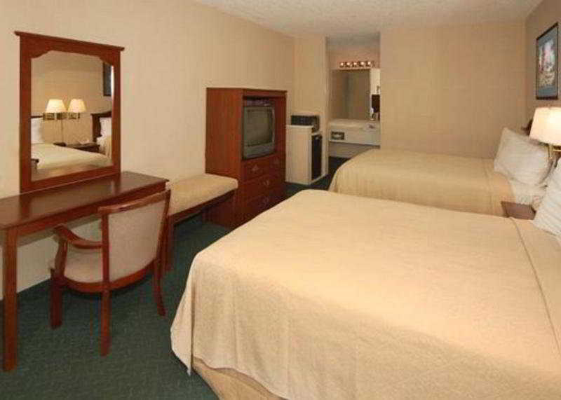 Days Inn By Wyndham Pensacola I-10 Ferry Pass Habitación foto